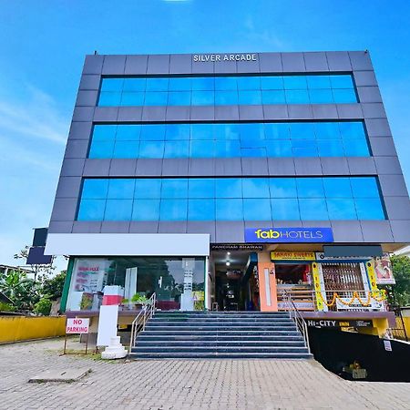 Fabhotel Penthouse - A K Dev Road Guwahati Zewnętrze zdjęcie